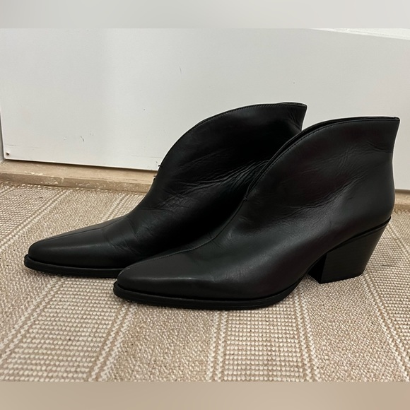 Zara black leather booties. - Picture 6 of 10